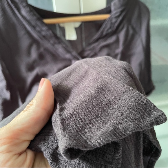 H&M 100% rayon short sleeve blouse, grey, size 6 - Picture 3 of 7